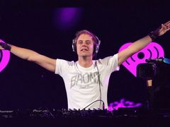 -欧米亚派对酒吧(绵阳店)