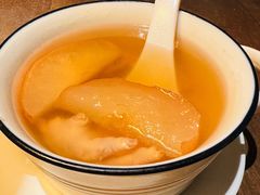 茅根雪梨瘦肉汤-来龙里 精致 东南亚餐室(万象城店)