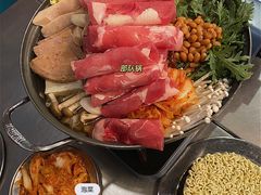 部队锅-MI WU FACTORY米屋美食工厂餐厅(绿地店)