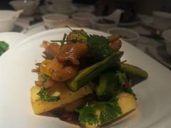 酸辣青柠鲜菠萝鸡爪-闻见中国海南菜(K11店)