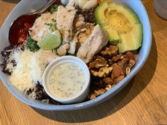 鸡肉牛油果能量碗-The Diner X餐厅(青岛万象城店)