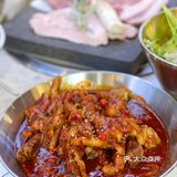 酷炫外太空feel+电音，火豚星烤肉好吃嗨爆🤗