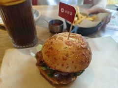 经典秘汁炭烤风味牛堡-必胜客(新中纬店)