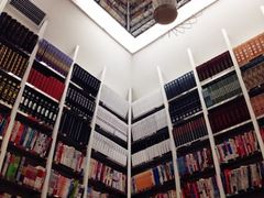 upload_pic-钟书阁(松江泰晤士小镇店)