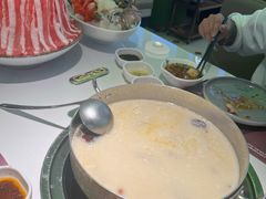 -洪氏嗨捞·广东猪肚鸡·椰子鸡火锅(西咸万象城店)