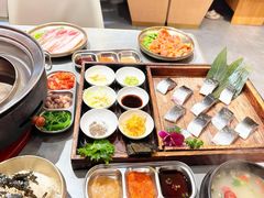 -围炉肉舍•炭烤活鳗•丹东海鲜烤肉(步行街店)