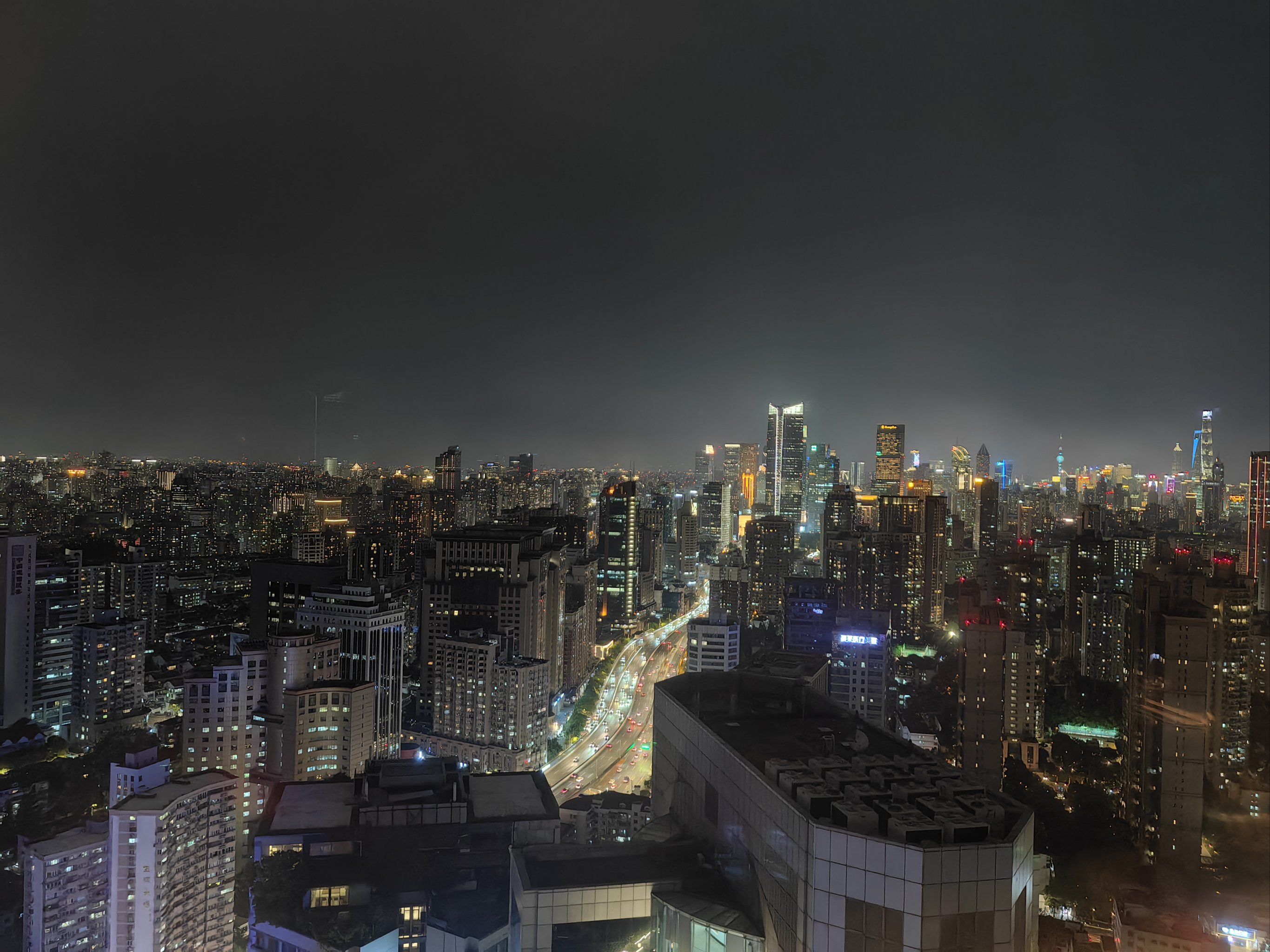 出游志 
#上海本帮 #私房菜 
虽然名字土土的但是夜景还是相当不