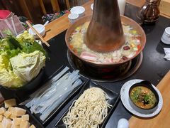 -果松木炭酸菜铜火锅·外婆参鸡汤