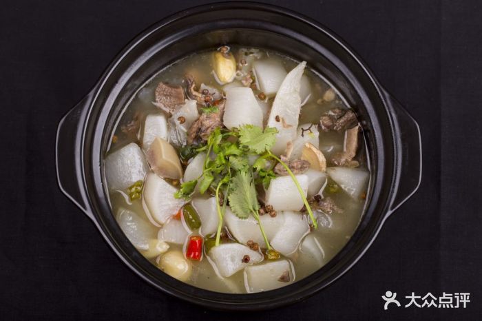 南山南土司烤牛头·烤全羊红烧牛皮图片