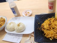 -李与白包子铺(桐梓林店)