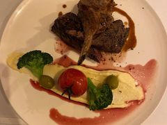 碳烤菲力牛排配土豆泥及红酒汁-WOLFGANG PUCK KITCHEN & BAR(迪士尼小镇店)