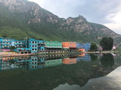 -百里峡七彩艺术小镇