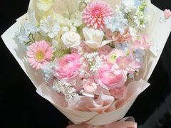 -何兮花店·气球派对鲜花店(马桥银春路万科城店)