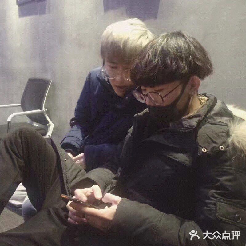我的生活除了游戏 篮球就是蹦迪  对别的提不起任何兴