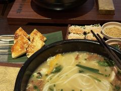 -银米·云南传统过桥米线(双廊黑金冠店)