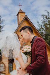 -现代经典婚纱摄影