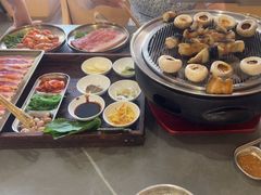 -围炉肉舍•炭烤活鳗•丹东海鲜烤肉(步行街店)