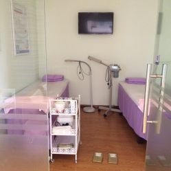 -苗方清颜专业祛痘养生