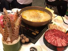 -鲜入围煮花胶鸡海鲜火锅