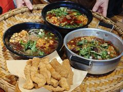 -爆炸头阿姨小四川正宗川味小吃(无任何分店)