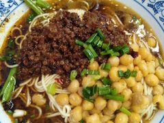 -渝之汇牛肉豌杂面