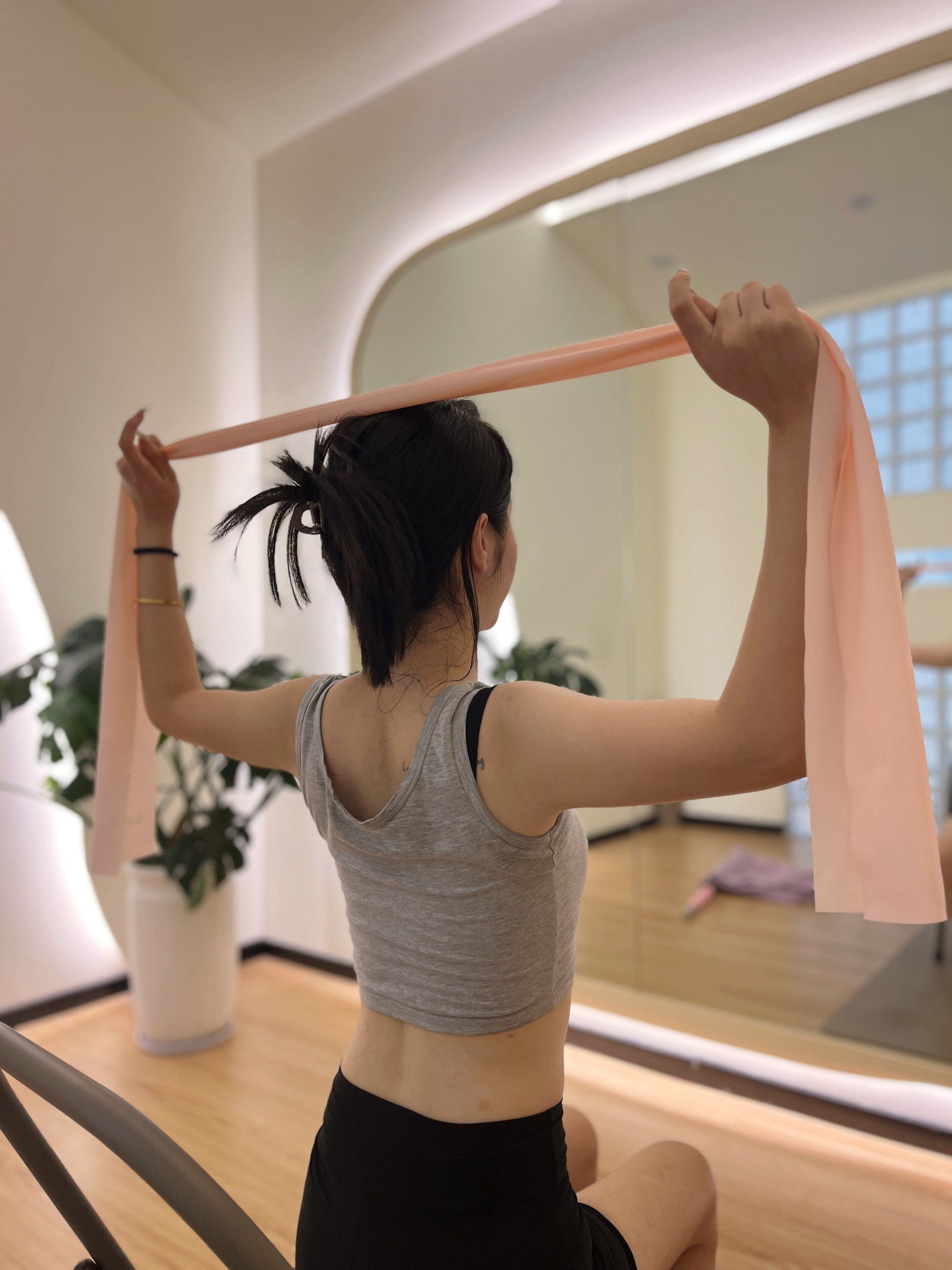 稳定持续的练\n背一薄一挺拔,减龄感一下子就来了#瑜伽普拉提 #每天