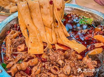 重庆最好吃的老街肥肠鸡人均40天天排队️