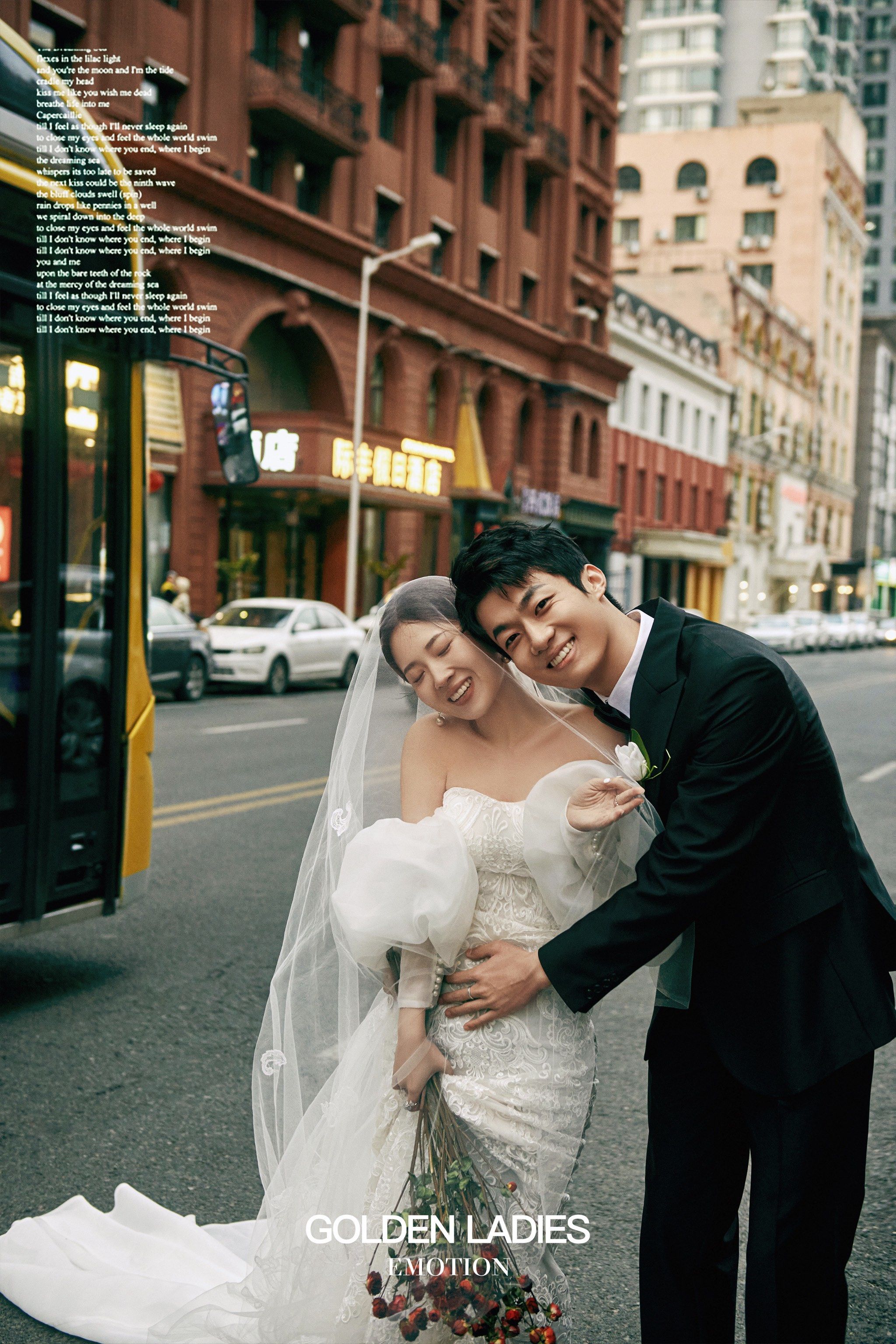 漫步在熟悉的城市街头 用脚步去丈量爱情的广度