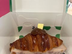 大块芋泥奶冻可颂-PAOPAO Bakery&Café(港汇店)