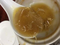 海参花胶砂锅鱼翅-添發碗仔翅美食