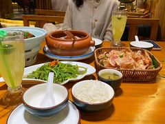 -老滇山寨•云南特色菜•地方菜•民族风情歌舞表演(金碧店)