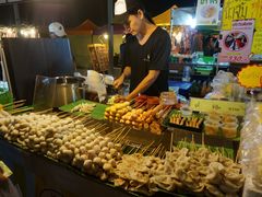 -席娜卡琳火车铁道夜市