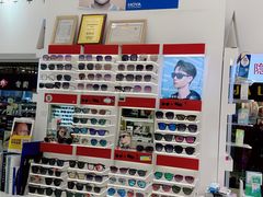 -美式眼镜·授权蔡司.依视路.尼康.豪雅.明月(人民广场店)