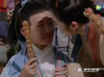 这是李连杰的倚天屠龙记 经典 我觉得是电影中经典