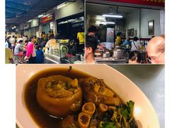 -Kha Mu Charoensang(Silom)