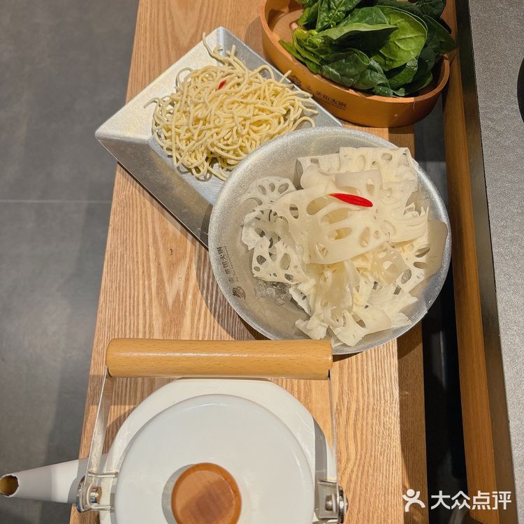 清爽挂的重庆火锅[加油][加油]吃完不上火[吐][糖果][调皮]