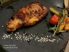 香煎安格斯肉眼扒配喜马拉雅粉盐-喜洲吧·江畔老船厂·庭院餐厅(喜临院店)