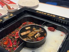 -老牌坊云南鱼豆花火锅(哈西万达店)