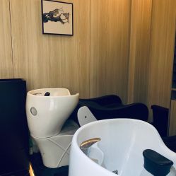 -HAIR CORNER