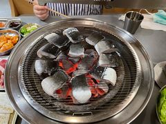 -围炉肉舍•炭烤活鳗•丹东海鲜烤肉(步行街店)