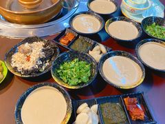 -洞庭洲·防空洞火锅·烧烤·铜锅涮肉(新百广场店)