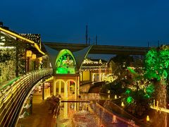 -茅草房·河畔园林火锅