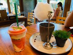 -Chom Cafe and Restaurant