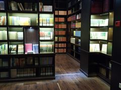 -钟书阁(松江泰晤士小镇店)