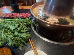 -果松木炭酸菜铜火锅·外婆参鸡汤