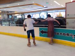 -冰纷万象滑冰场(赣州华润万象城店)