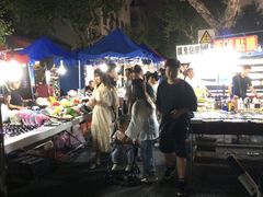 -吴山路夜市