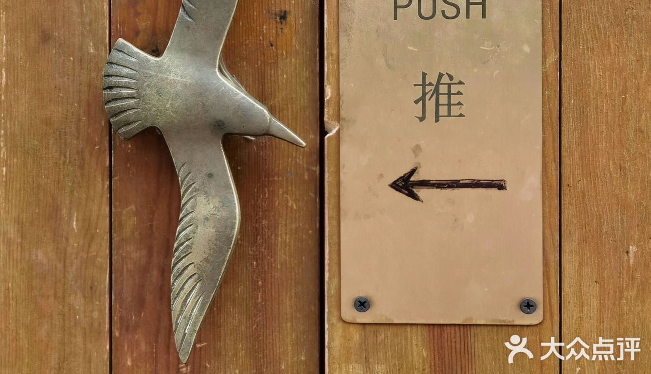 推开门就是另一个隐秘的世界…会是你的童年么