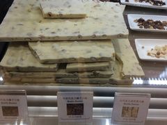 -VENCHI 闻绮(上海佛罗伦萨小镇店)