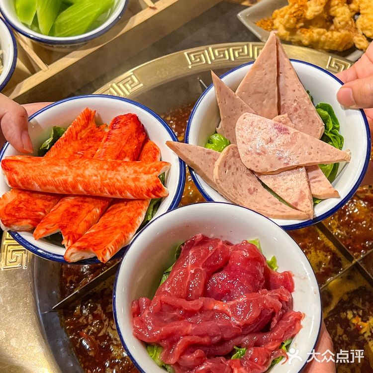 这家成都本地人留给自己吃的九宫格火锅也太宝藏了